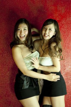 天降女孩子从2楼掉来了